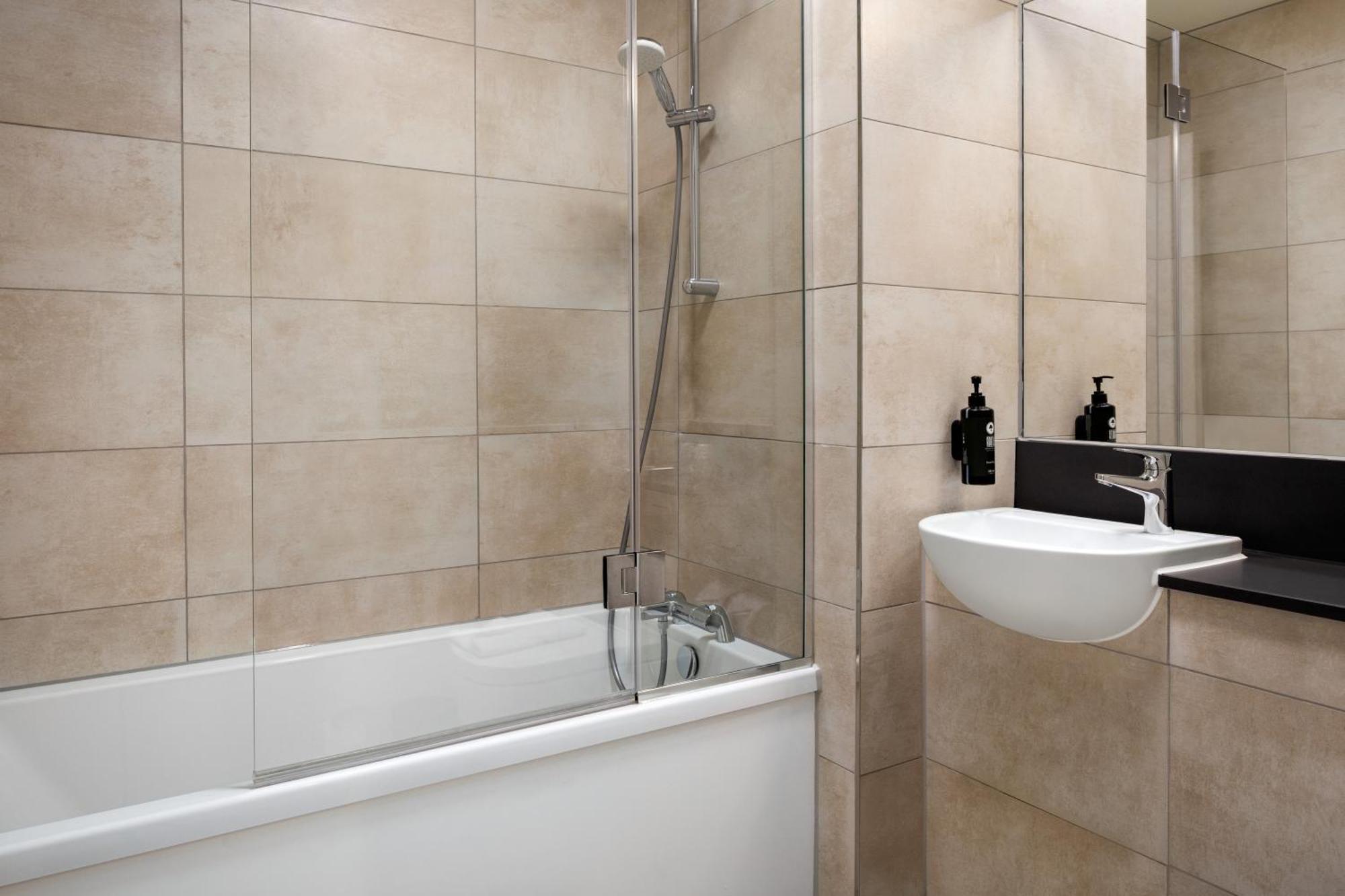 Days Inn Durham Bagian luar foto