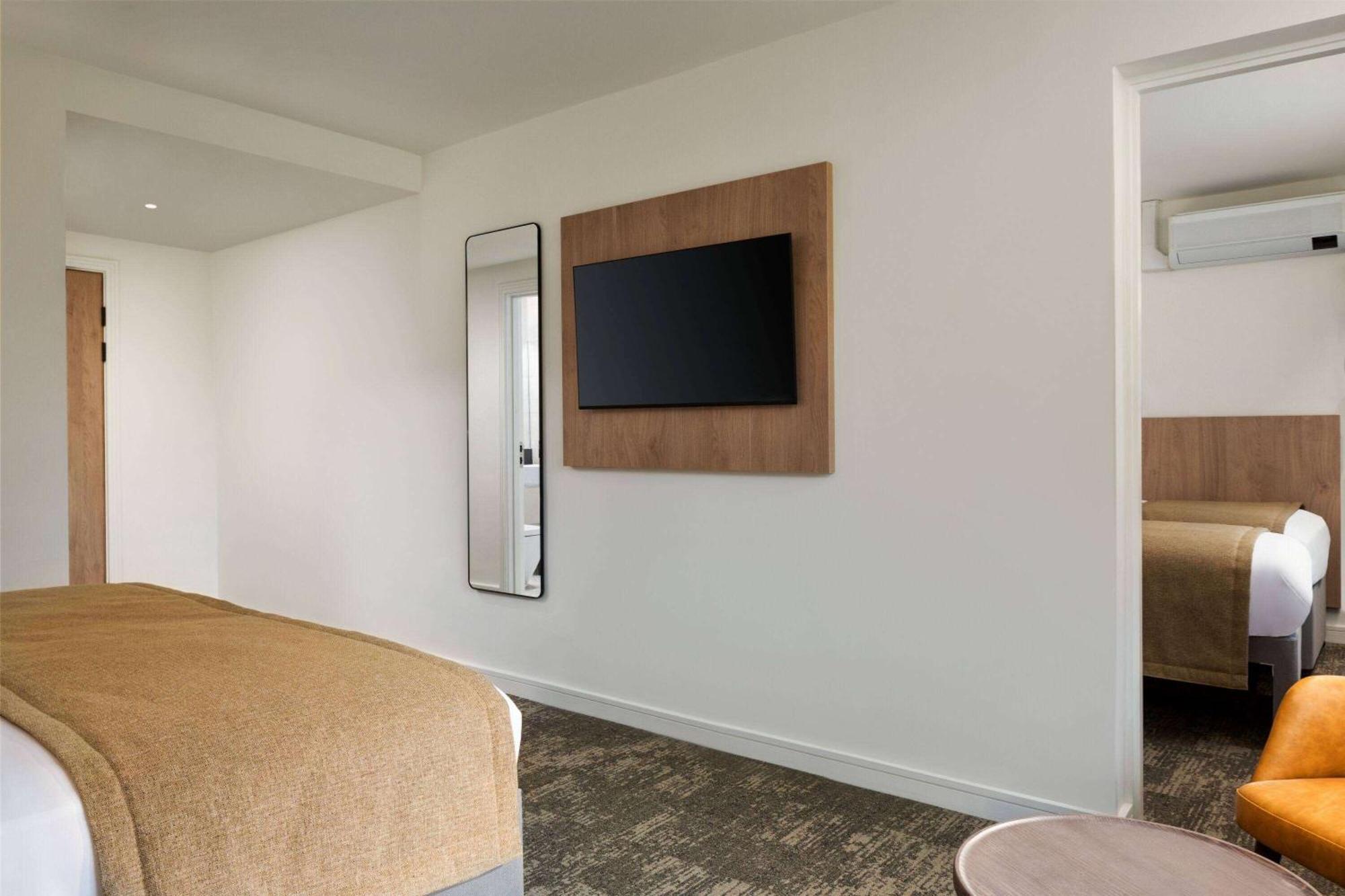Days Inn Durham Bagian luar foto